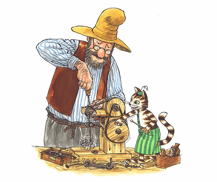 En tecknad bild av gubben Pettson och katten Findus. Pettson i lång ljusbrun hatt står och skruvar på en maskin i i trä med en mejsel. Findus iklädd sina vanliga gröna hängsselbyxor står och tittar på intressant.